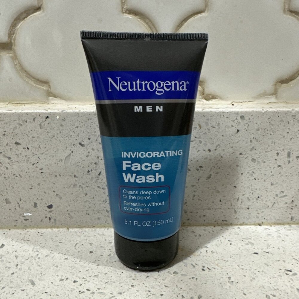 1 Neutrogena Men Invigorating Face Wash Deep 5.1oz